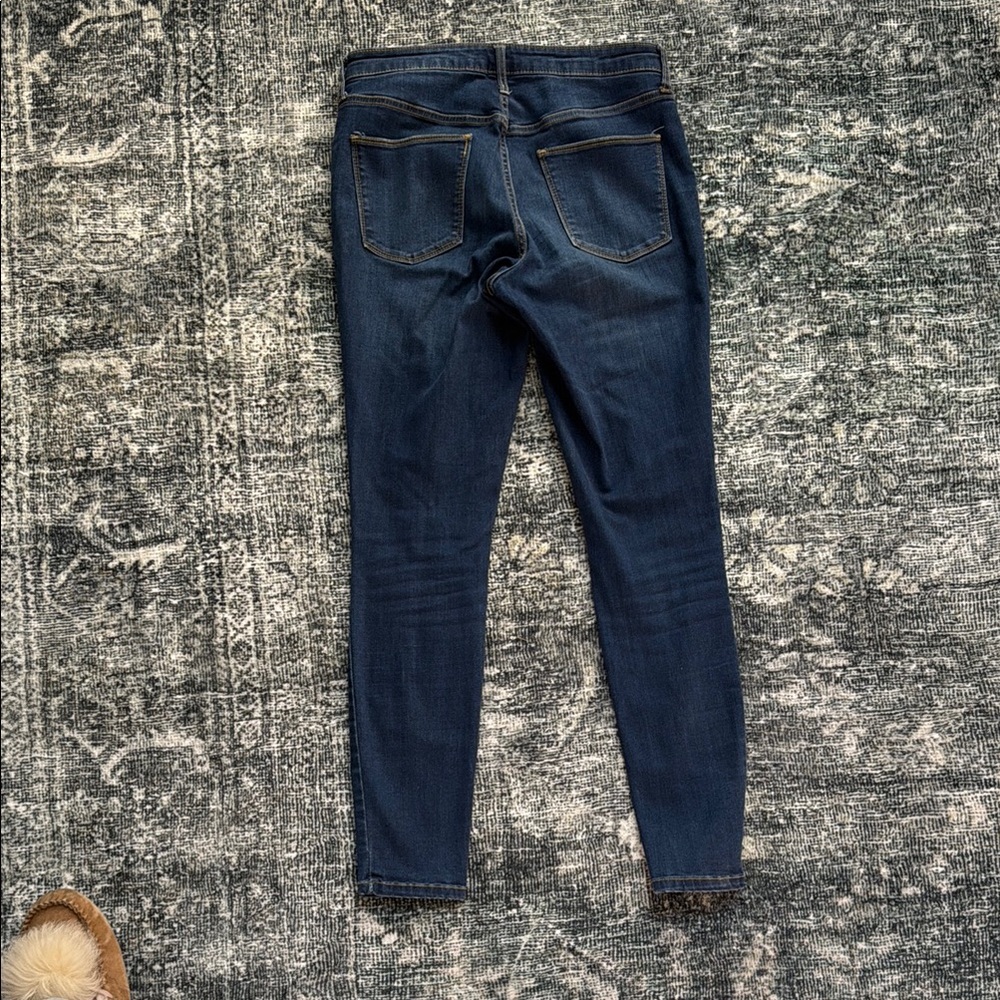 Universal Threads Distressed Jeans - Picture 5 of 7